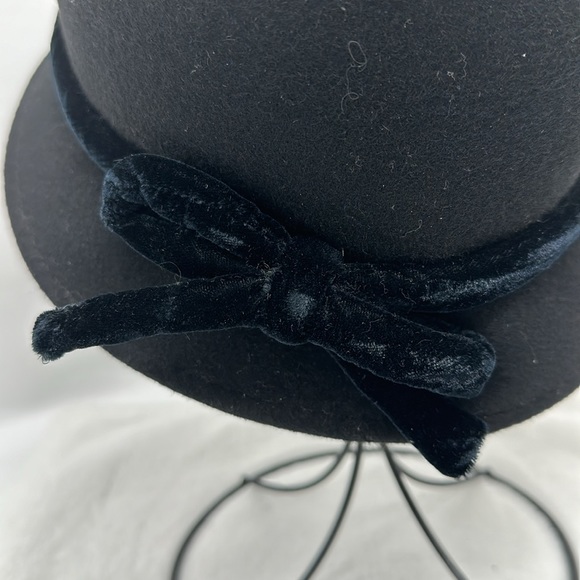 Crazy Horse-Liz Claiborne 100% Wool with Velvet Band & Bow Cloche Hat - Picture 4 of 7